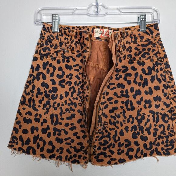 Free People Zip It Up Animal Print Denim Mini Skirt Raw Hem Pockets Size 24 - Picture 4 of 8